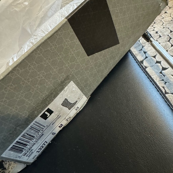 Clark’s Winter Boots - Picture 3 of 3